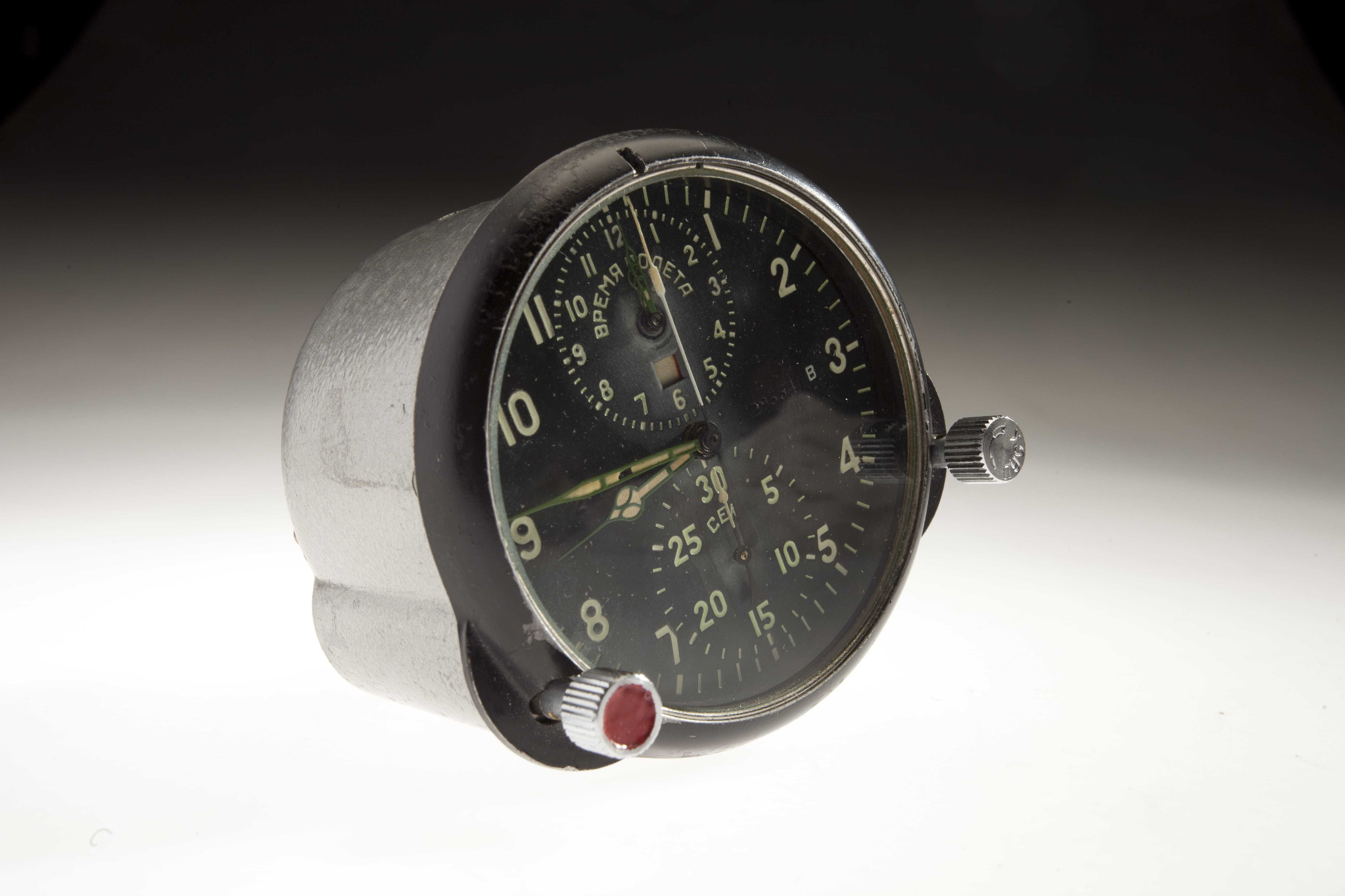 A clock from a Mi-17 helicopter, similar in appearance to a speedometer