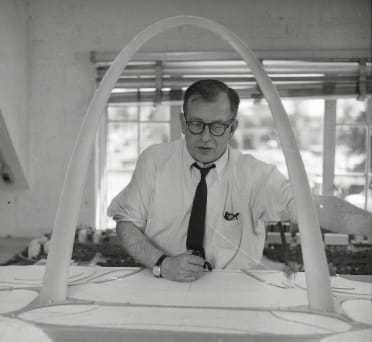 Eero Saarinen with the Gateway Arch model.