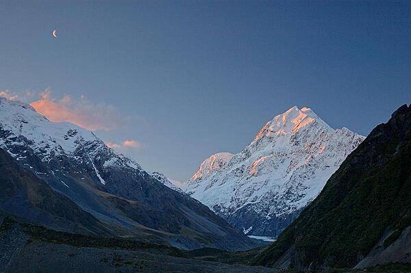 Sunset over Mount Cook (Aoraki) in Mount Cook National Park, South Island.