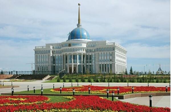 Located in the capital city of Nur-Sultan on the left bank of the Esil (Ishim) River, the Akorda Presidential Palace is the official workplace of the president of Kazakhstan. Built between 2001 and 2004, it is meant to visually symbolize the traditions of the Great Steppes, Eurasian culture, and a strong Kazakhstan.