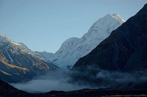 Mount Cook (Aoraki), the tallest mountain in New Zealand, in Mount Cook National Park, South Island.