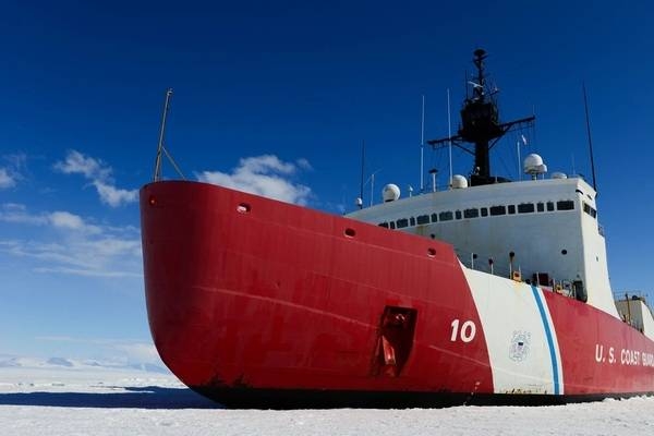 The US Coast Guard Cutter Polar Star (WAGB 10) sits hove-to ice on the frozen Ross Sea, Antarctica, on 6 January 2022. Polar Star is the America’s sole operating heavy icebreaker and the most powerful nonnuclear icebreaker in the world. Photo courtesy of the US Coast Guard/ Petty Officer 3rd Class Diolanda Caballero.