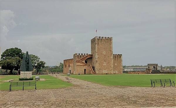 The Ozama Fortress is recognized by UNESCO as the oldest military construction of European origin in the Americas. It was built between 1502 and 1508 of coral stones, and is part of the Colonial City in Santo Domingo overlooking the Ozama River. An architectural structure of medieval style and design, the Tower of Homage stands in the center of the grounds. During the 16th century, the 18-meter high tower was the highest European-built construction of the Americas. The statue on the left depicts Gonzalo Fernández de Oviedo y Valdés, governor of the fortress from 1533 to 1557.