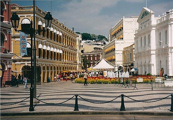 Senate Square with the Leal Senado (Loyal Senate) building on the right.