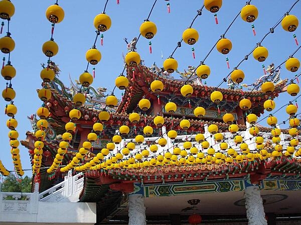 The Thean Hou Temple is one of the largest and most ornate Chinese Buddhist temples in Kuala Lumpur. Officially opened in 1989, it is dedicated to Tian Hou (The Heavenly Mother). There are three altars in the Prayer Hall - one to Guan Yin (Goddess of Mercy), one to Tian Hou (Heavenly Mother), and one to Shui Wei Sheng Niang (Goddess of the Waterfront).