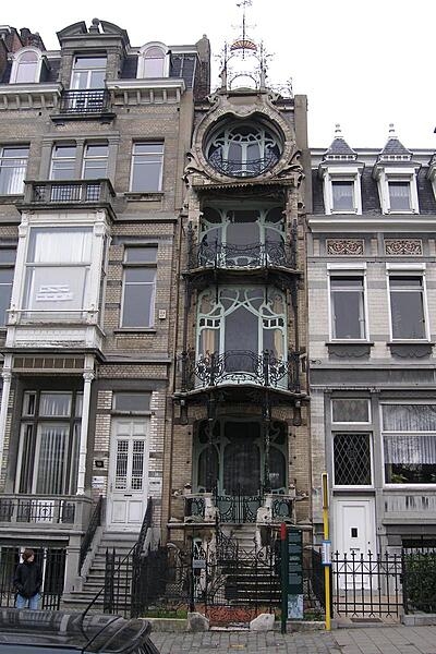 The Saint-Cyr House in Brussels, Belgium, was built between 1901 and 1903 for painter 
Georges de Saint-Cyr; it is an Art Nouveau masterpiece.