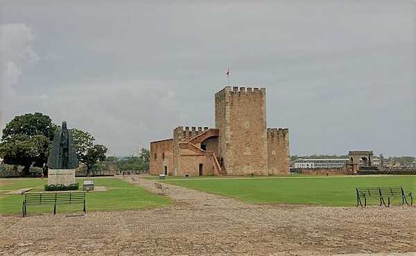 The Ozama Fortress in Santo Domingo, Dominican Republic, is part of the Colonial City of Santo Domingo and was recognized by UNESCO in 1990 as the oldest European military construction in the Americas. Built between 1502 and 1508 using coral stones, the Tower of Homage stands in the center of the grounds. The statue on the left depicts Gonzalo Fernández de Oviedo y Valdés, who was governor of the fortress from 1533 to 1557.