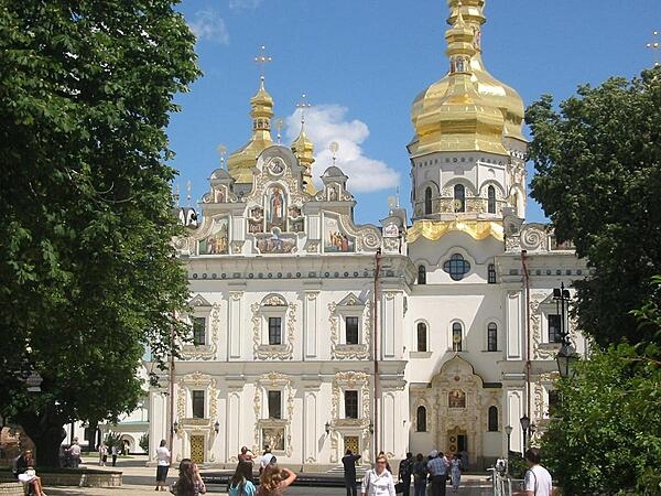 The Uspensky Sobor (Dormition Cathedral) at the Kyiv Pechersk Lavra (Kyiv Monastery of the Caves) complex. Originally constructed between 1073 and 1078, it was further enlarged over the subsequent centuries. Destroyed by the Soviet Army in 1941, the cathedral was rebuilt between 1998 and 2000.