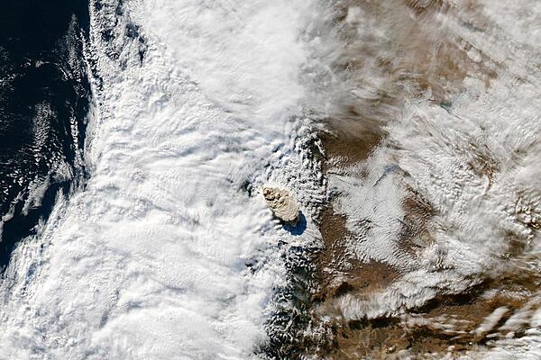 A volcanic ash cloud rises above Chile's Puyehue-Cordon Caulle volcano shortly after its eruption on 4 June 2011. In Argentina's border town of Bariloche, a layer of ash at least 30 cm (12 in) deep covered the ground. Image courtesy of NASA.