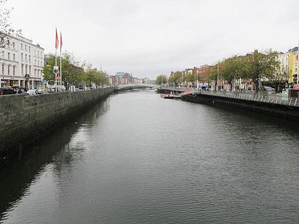 The River Liffey in Dublin, Ireland, divides the city into the Northside and the Southside. It flows 125 km (78 mi) from the Wicklow Mountains to the Irish Sea.