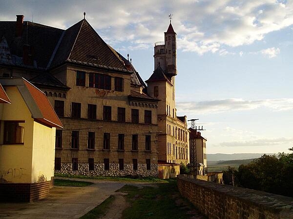 An unusual building atop the walls in the Slovakian town of Levoca.