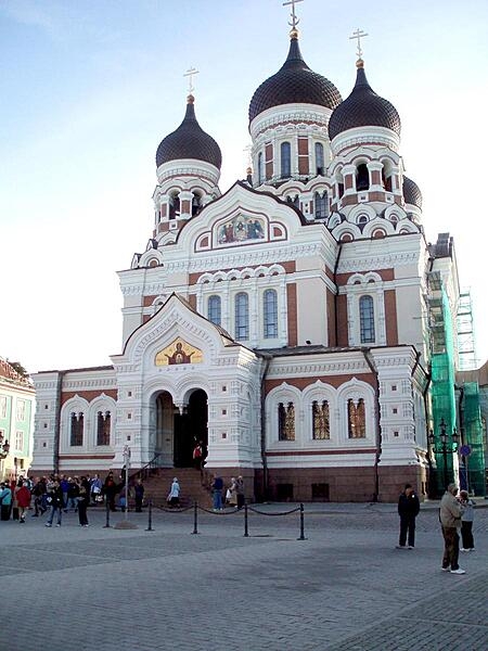 Completed in 1900, the St. Alexander Nevsky Cathedral in upper Tallinn, Estonia, is a large and richly decorated Russian Orthodox Church that was built when Estonia was still part of the Russian Empire. The cathedral is Tallinn’s largest orthodox cupola church and has the largest bell in the city among its 11 bells.