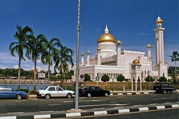 The Sultan Omar Ali Saifuddin Mosque in the water village of Kampong Ayer is a major landmark and tourist attraction in Brunei. The structure was completed in 1958 in a mixture of Mughal and Italian architectural styles.