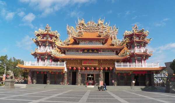 Sicao Dazhong Temple, located in Taijiang National Park, honors a Taiwanese general of Koxinga, known as Chen Tze. A fearless warrior, he defeated over 300 Dutch soldiers in one encounter and won numerous other battles during his life. However, after being betrayed by his own people, he drowned himself in the sea. The shrine was established to honor the general, and the title Marshal of the Sea was bestowed posthumously upon him to praise him for his exceptional military service. Sicao Dazhong Temple is three or four centuries old and has been rebuilt several times with the most recent version completed in 1987. The temple roof is a fine example of southern Chinese temple construction style, displaying colorful and animated figures of dragons, lions, and phoenixes boldly lining the elaborate three-tiered roof's corners and edges.